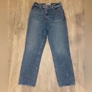 Abercrombie 90s Straight Ultra High Rise Jeans